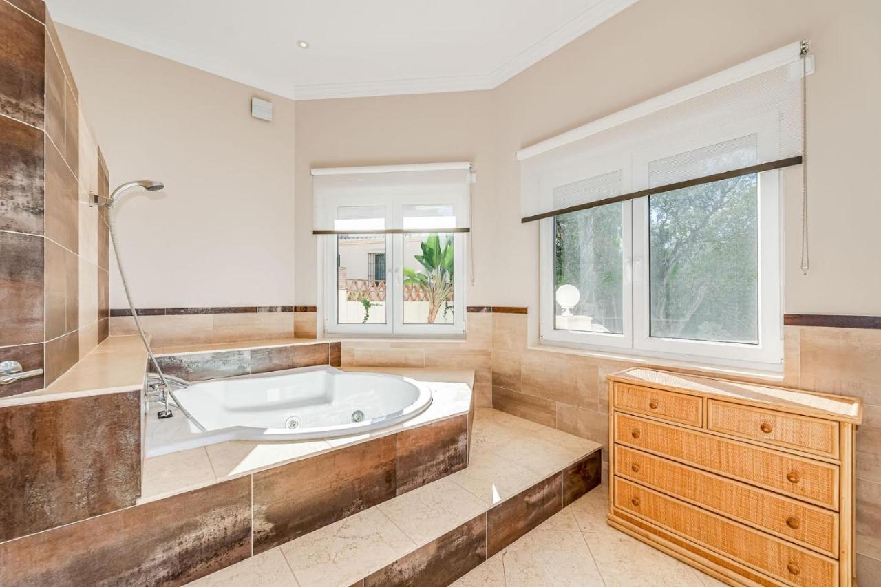 Villa Svim, Walking Distance To The Beach! มาร์เบยา ภายนอก รูปภาพ